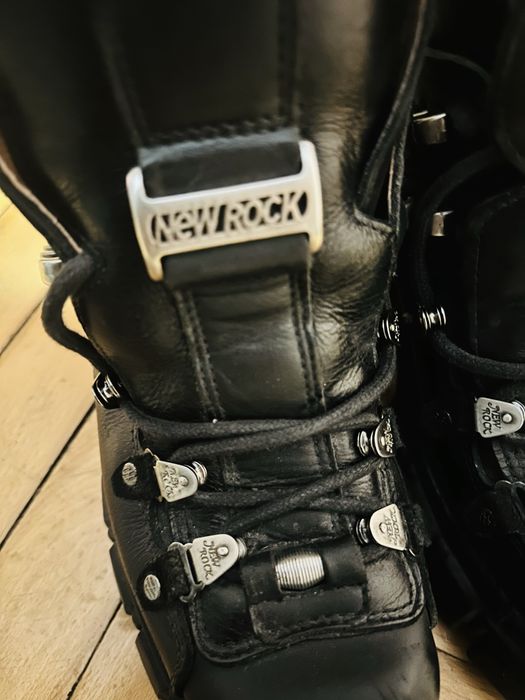 New rock обувки .