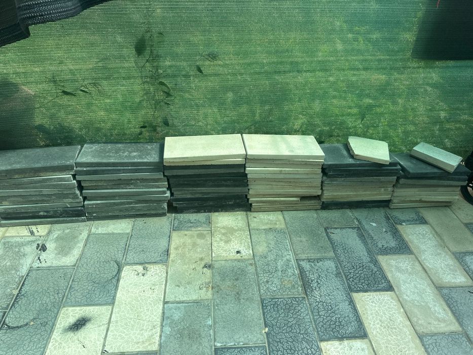 Пррдаю брусчатку