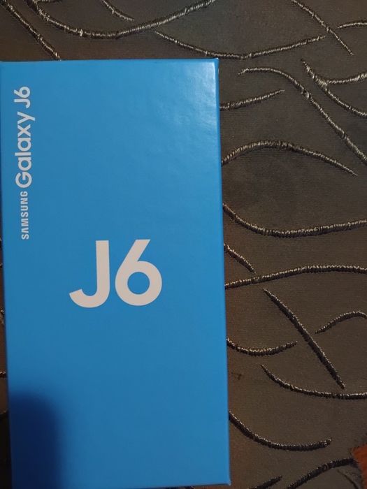 Телефон Самсунг J6