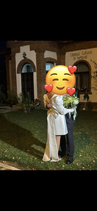 Vand rochie alba,eleganta.