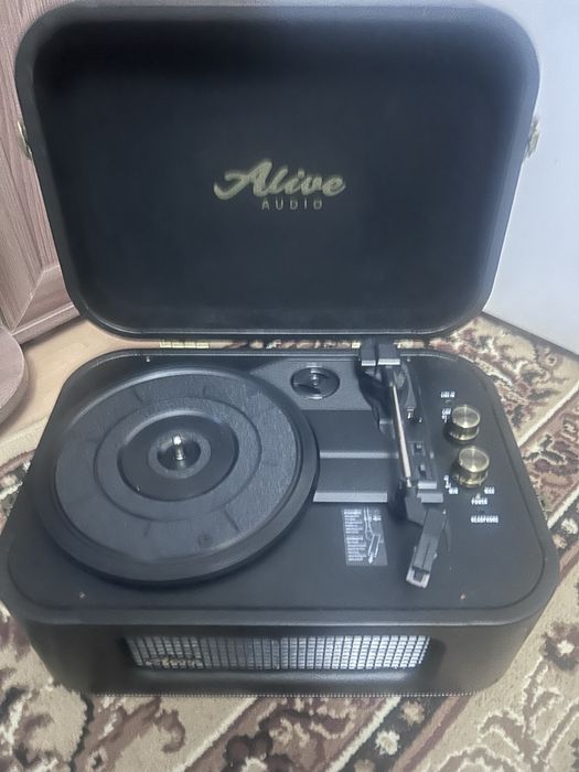 Продам виниловый проигрыватель alive