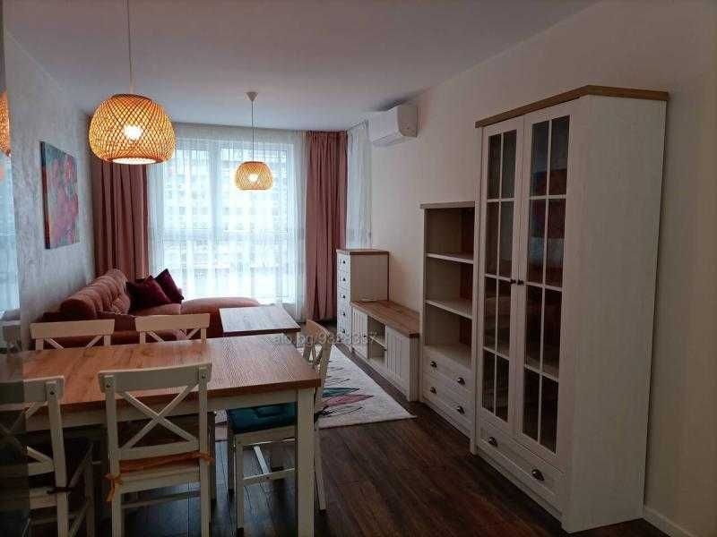 Дава се под наем Двустаен апартамент в Бургас, Център - 70 кв.м за 612 € - Снимка #2
