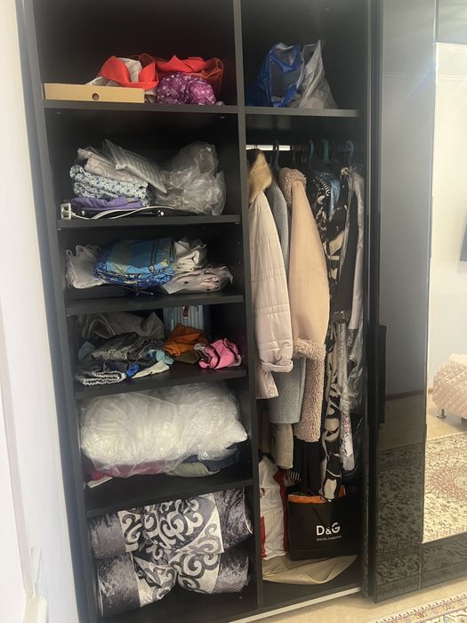 Шкаф со столиком и зеркало