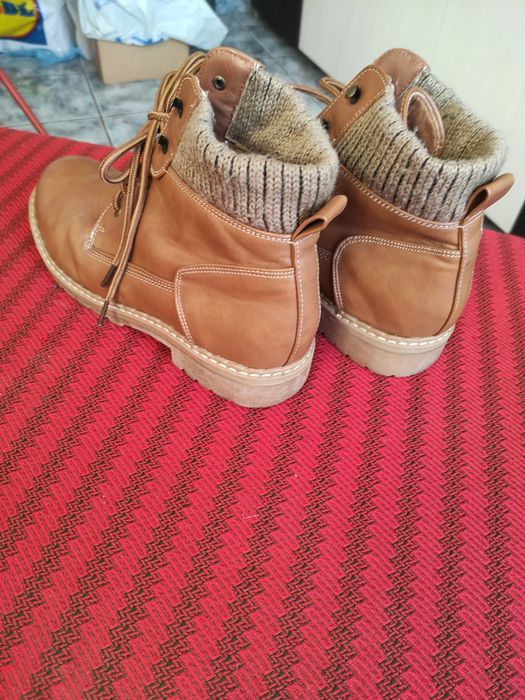 Ghete din piele 100%, nr. 41.
Foarte comode, foarte ușoare pr