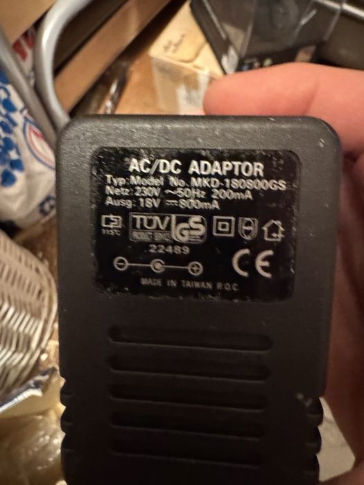 Ретро зарядно с адаптери за видеокамери