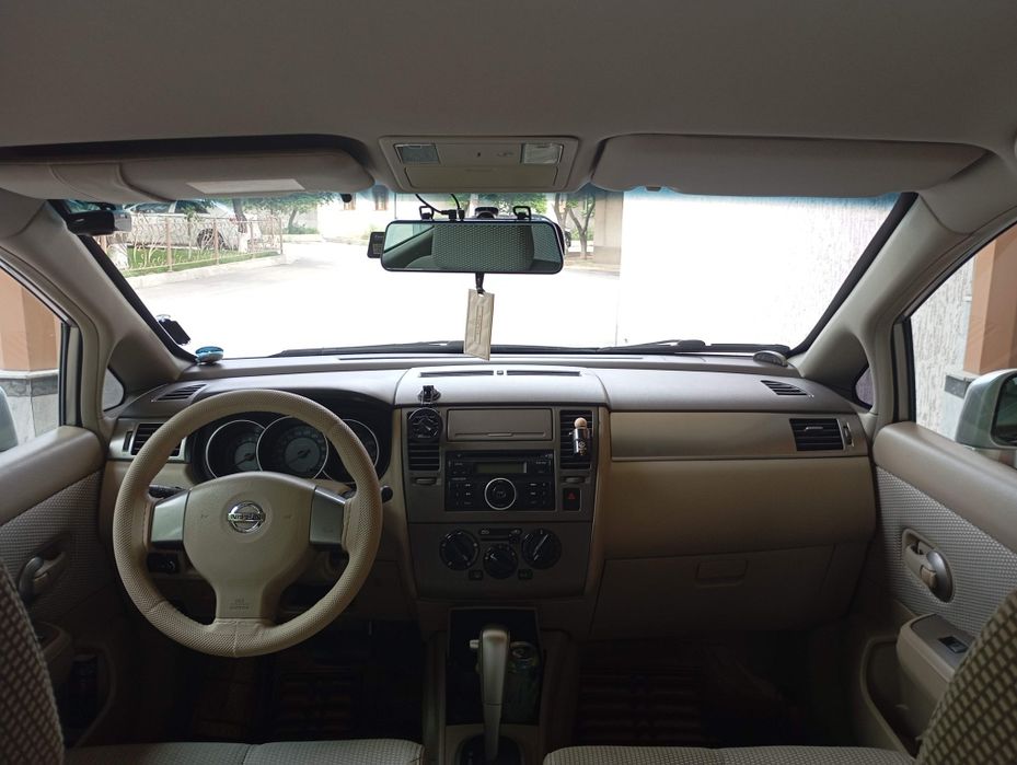 Nissan Tiida SE  Japan