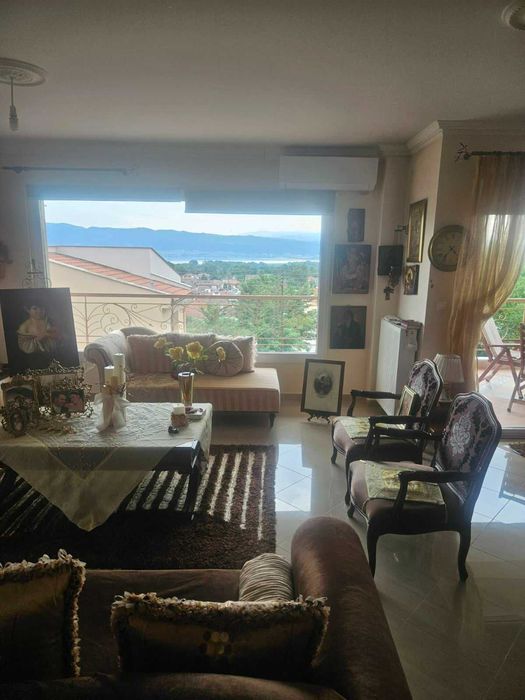 Прекрасна двуетажна къща 300 кв.м с гледка