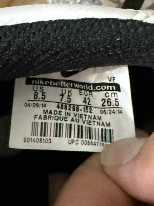 Продам кроссовки Nike Белые Originals..