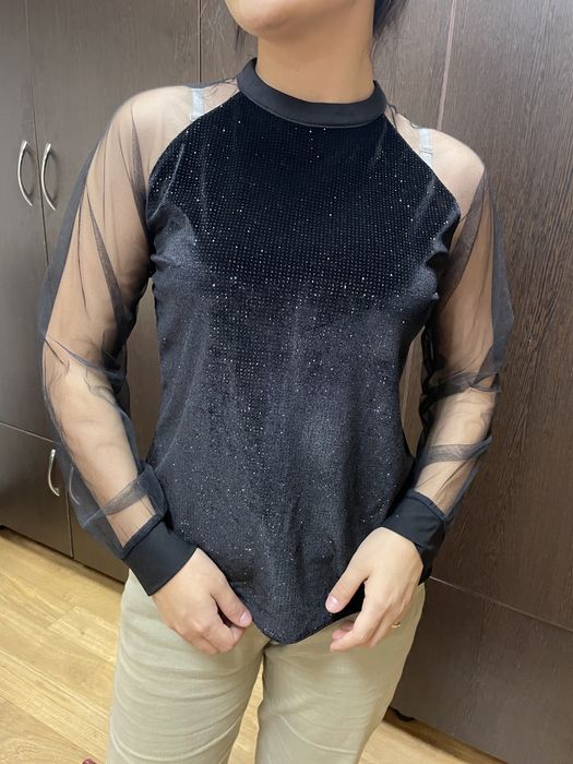 Блузка с блестками