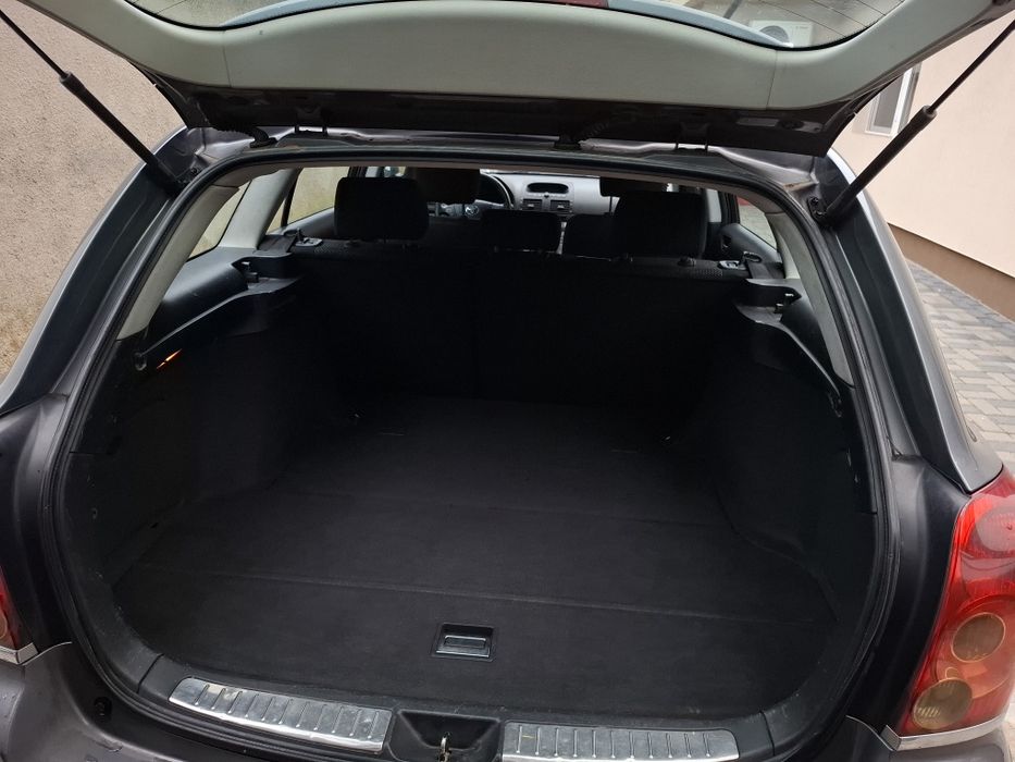 Toyota avensis 2004/ schimb cu remorcă