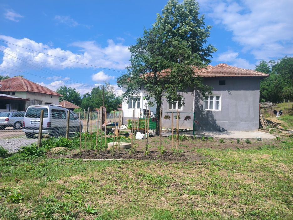 Продавам  къща село Смирненски
