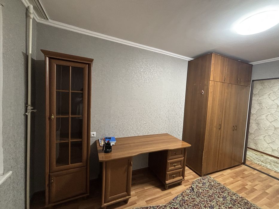 Шкаф и учебный стол