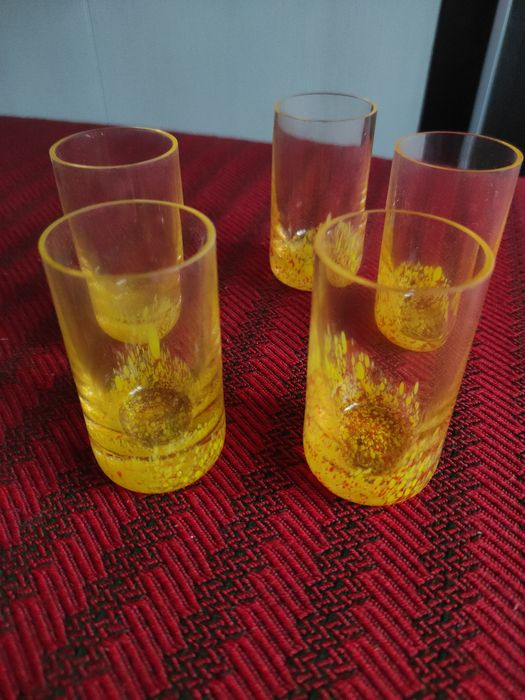 Pahare noi nouțe în ambalaj.
Vizualizați și celelalte anunțuri ale mele și veți găsi o gamă diversificată de pahare, la un preț foarte, foarte bun.
