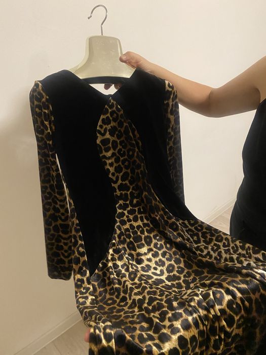 Платье леопардовое бархатное