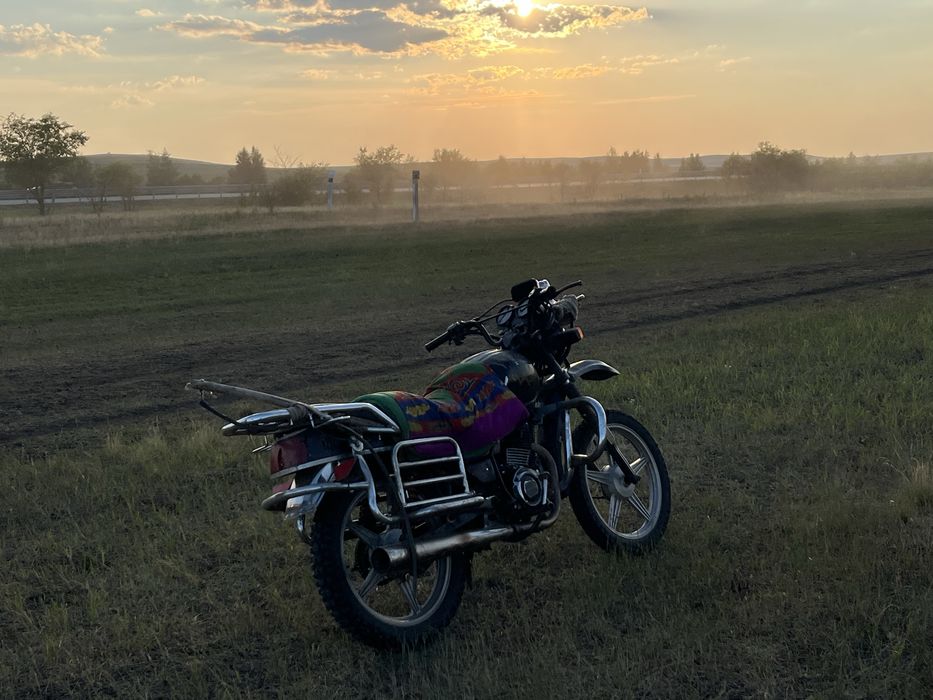 Мотоцикл 200-150 куб