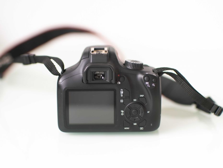 Vand/Schimb CANON 4000D WiFi + obiectiv - NOU - doar 800 de cadre!