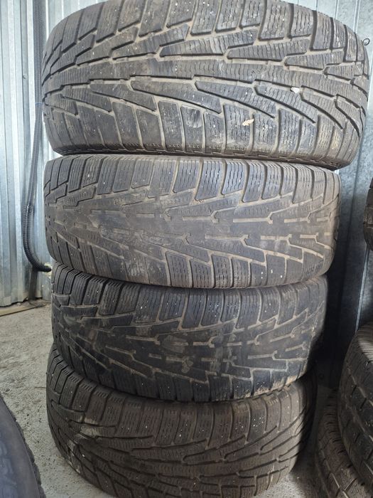 Шины 245×65×17 Nokian.