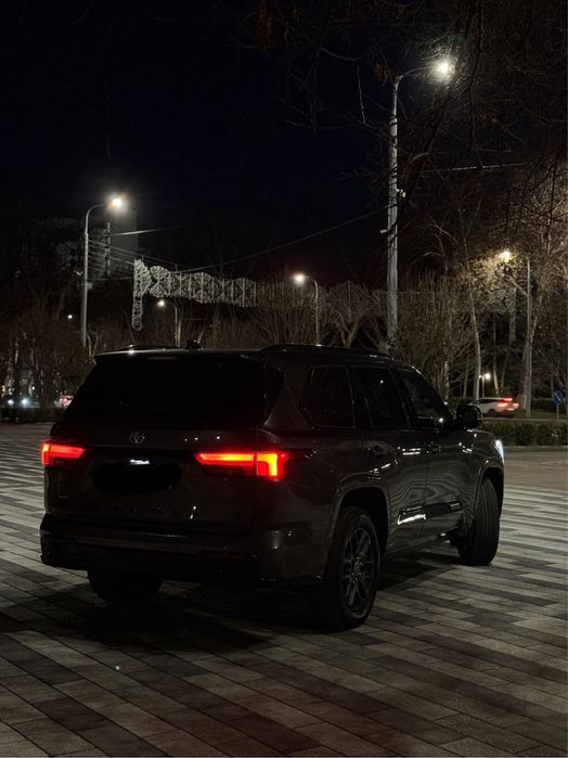 Toyota Sequoia Platinum iForce Max Full