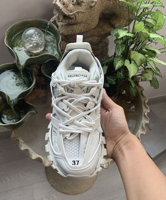 Balenciaga track leduri.