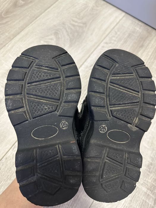 Продам детскую обувь