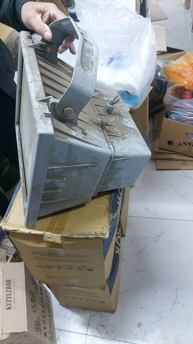 Қолданылған прожектор сатылады.