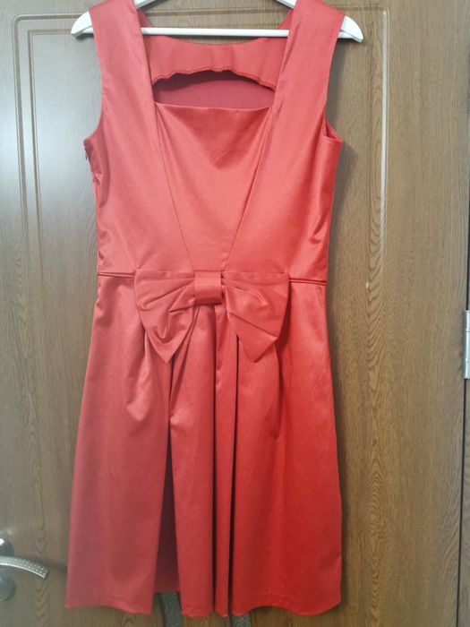 Rochie rosie pentru ocazii speciale