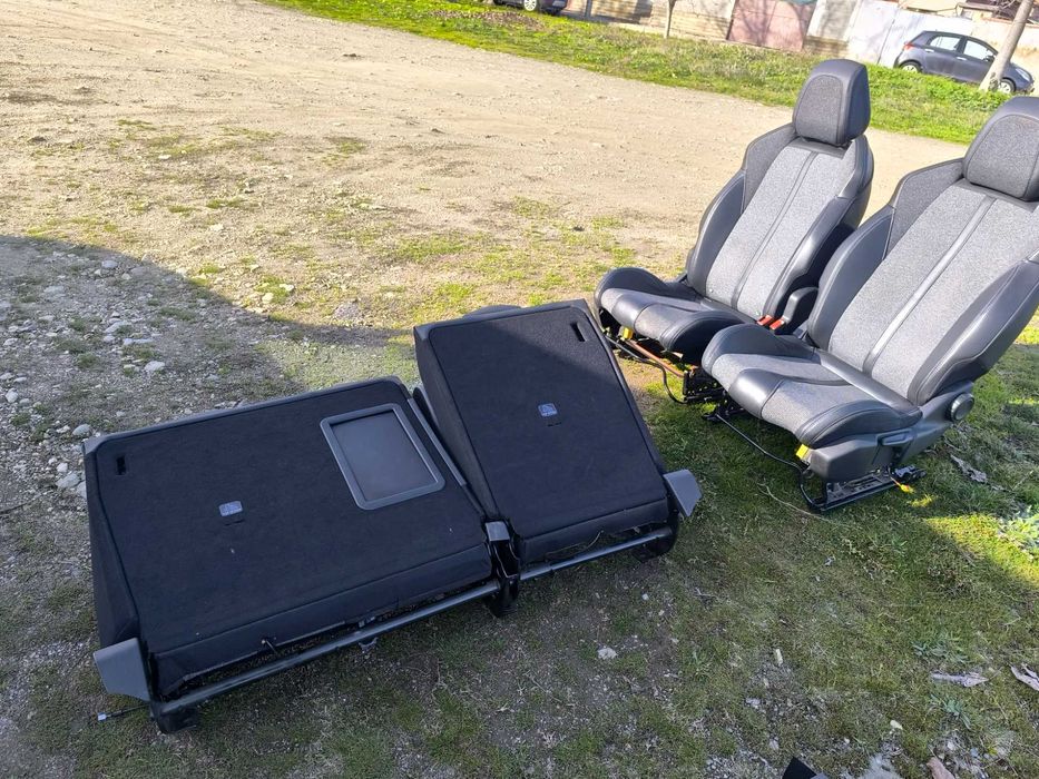 Продавам Седалки за Пежо 3008 2018 г 1.6