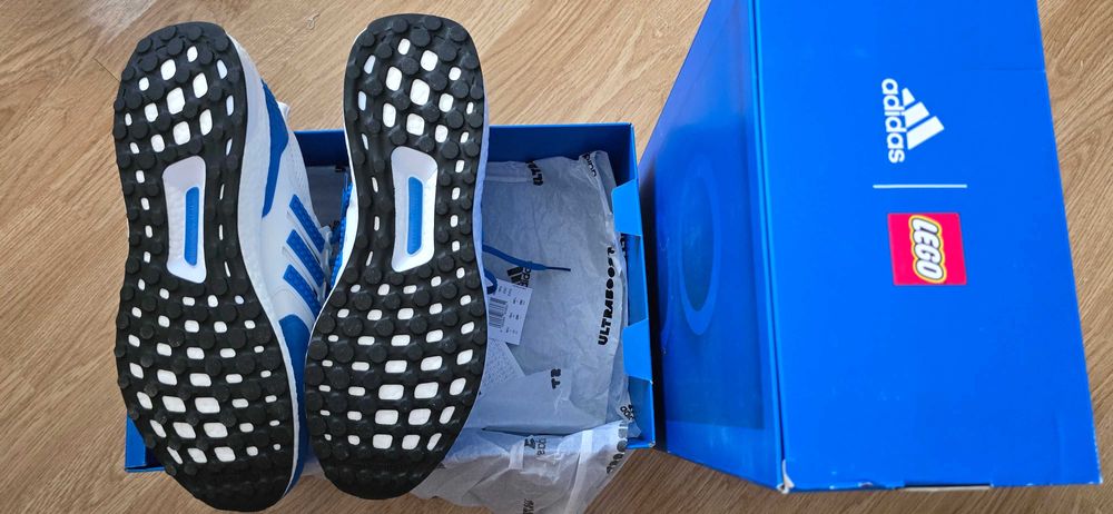 Чисто нови оригинални маратонки Adidas Ultraboost Lego