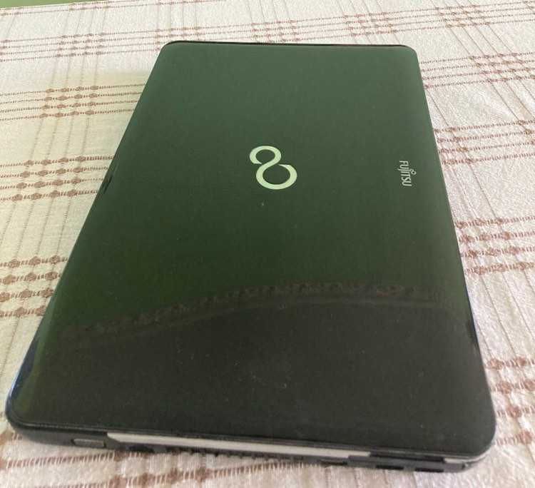 Лаптоп Fijitsu Lifebook