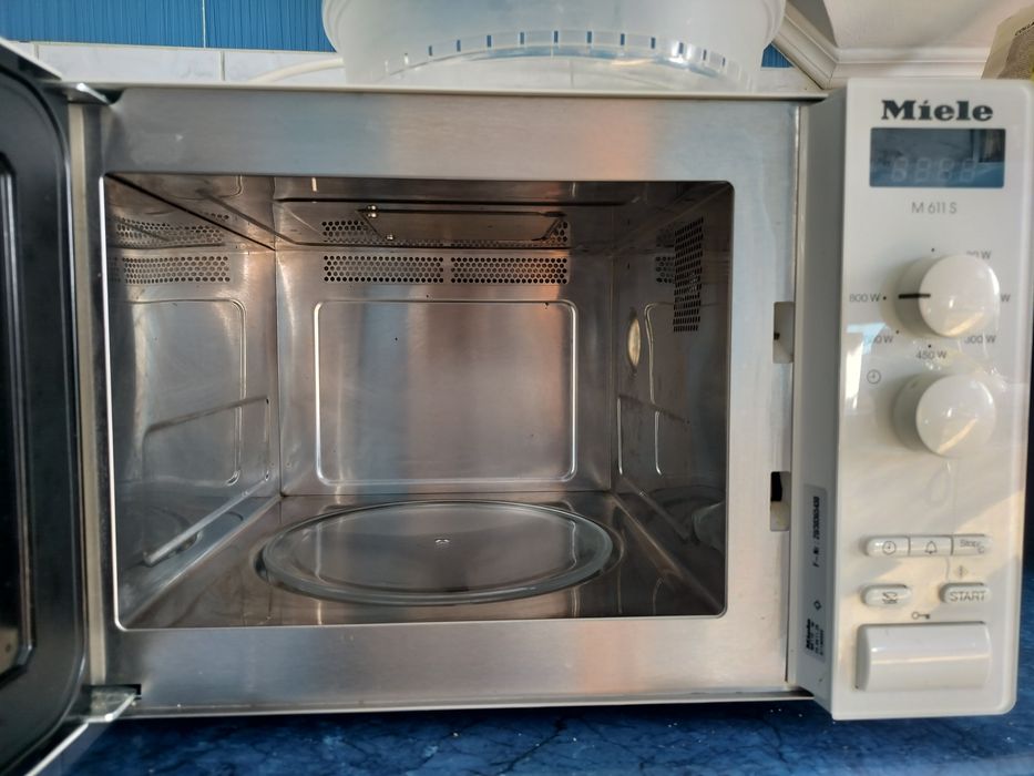 Vând cuptor cu microunde Miele