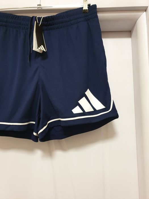Нови със етикет.  Мъжки оригинални къси панталонки.  Adidas