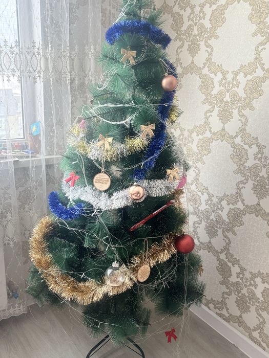 Отдам елку , высота 1.80