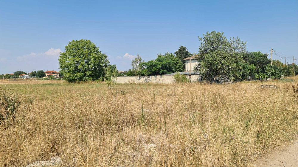 Продавам парцел 2086 м2 с УПИ !