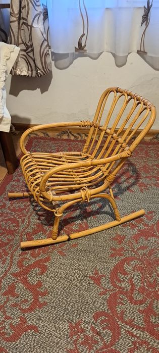 Vând balansoar pentru copii în stare bună. Balansoarul este din bambus