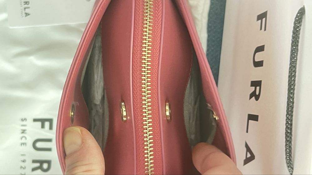 Furla Zelda crossbody bag.В три цвята.100% оригинал със сериен номер,етикети,care instructions,прахова торбичка(dust bag) подаръчен плик FURLA