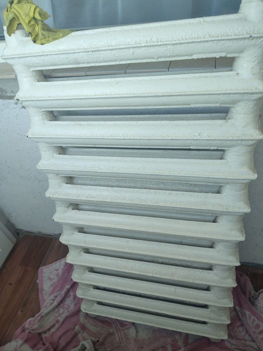 Продаю чугунную батарею ( радиатор)