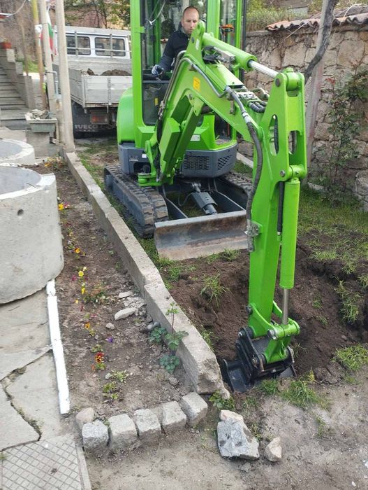 Извършване изкопни услуги с багер и самосвал