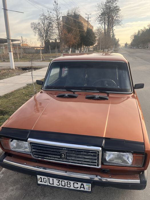 Vaz 21 07 rangi sariq benzinda yuradi yurishi yaxshi