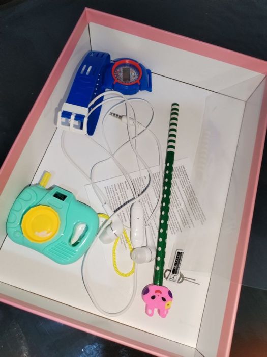 Smart kids tablet va yonida narsalari