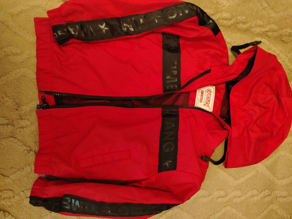 Продам ветровку на мальчика