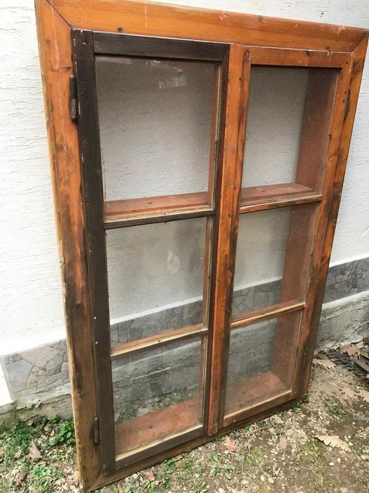 Стари дървени прозорци