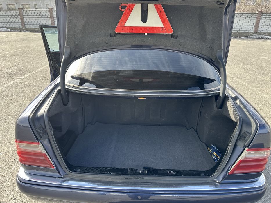 Mercedes w210 лупатый