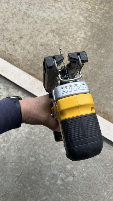 Vand Fierastrau pendular Dewalt DCS355