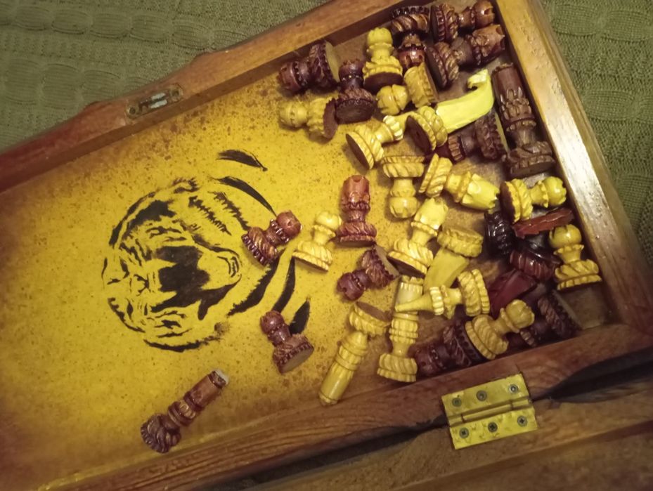 Резные деревянные шахматы