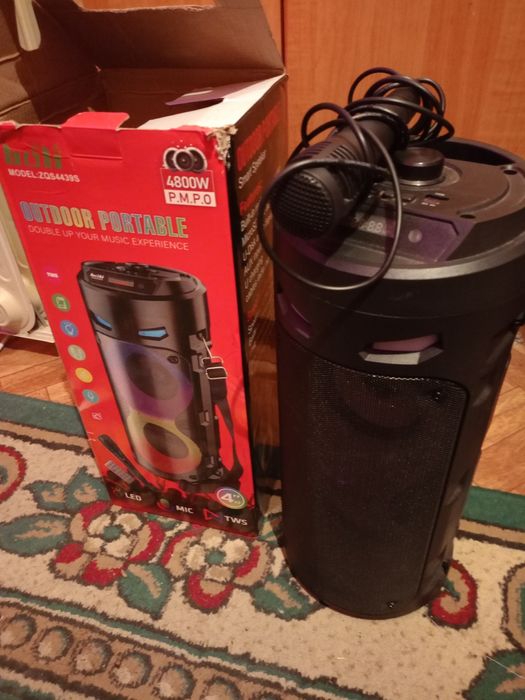 Колонка с микрофоном новый