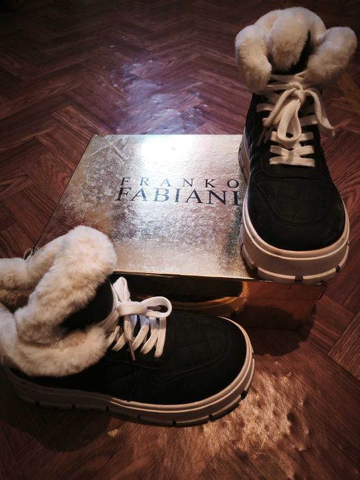 Продаю зимние ботинки