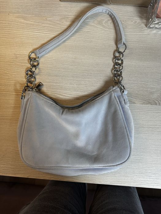 Синя чанта.