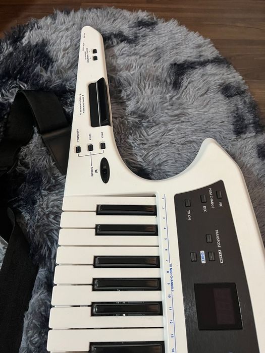 Keyboard Roland ax synth