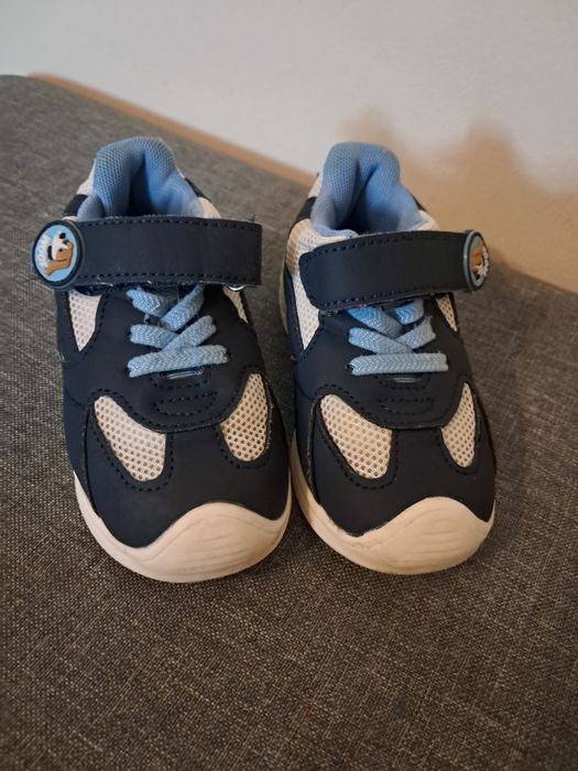 Adidași marimea 22