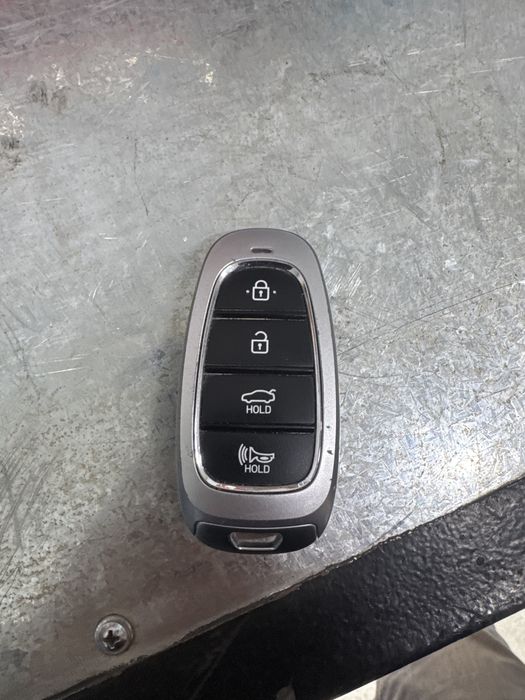 Продам Ключ на huindai, б/у оригинал.